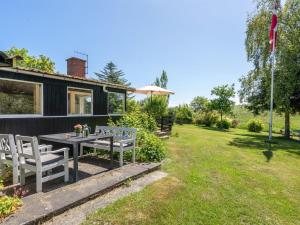 Zahrada ubytování Holiday Home Sigbrit - 450m to the inlet by Interhome