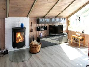 Posezení v ubytování Holiday Home Vrage - 800m from the sea by Interhome
