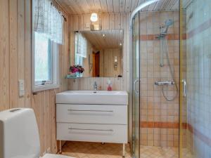 Koupelna v ubytování Holiday Home Birghir - 1-5km from the sea by Interhome