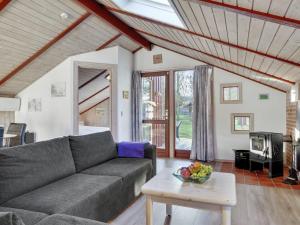 Posezení v ubytování Holiday Home Thurir - 4km from the sea by Interhome
