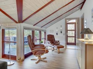 Posezení v ubytování Holiday Home Thurir - 4km from the sea by Interhome