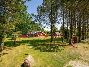 Zahrada ubytování Holiday Home Thurir - 4km from the sea by Interhome