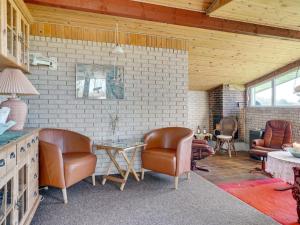 Posezení v ubytování Holiday Home Anselma - 800m to the inlet by Interhome