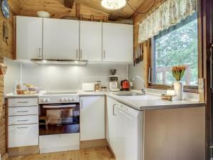 Kuchyň nebo kuchyňský kout v ubytování Holiday Home Artur - 1-5km from the sea by Interhome
