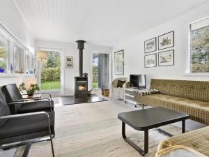 Posezení v ubytování Holiday Home Jarno - 1km from the sea by Interhome