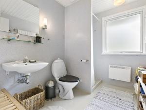 Koupelna v ubytování Holiday Home Jarno - 1km from the sea by Interhome