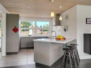 Kuchyň nebo kuchyňský kout v ubytování Holiday Home Swipdagh - 600m from the sea by Interhome + 24 fotografií
