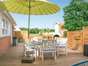 Patio nebo venkovní prostory v ubytování Holiday Home Swipdagh - 600m from the sea by Interhome