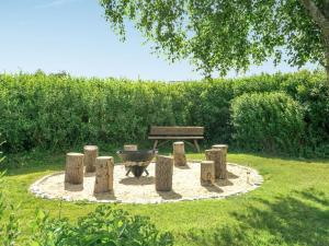 Zahrada ubytování Holiday Home Swipdagh - 600m from the sea by Interhome