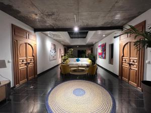 a living room with a large rug on the floor at PAP'S Chambres d'Hôtes in Mahajanga