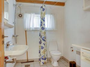 Koupelna v ubytování Holiday Home Bianka - 200m from the sea by Interhome