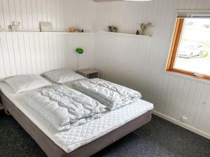 Llit o llits en una habitació de Holiday Home Francy - 400m from the sea in NW Jutland by Interhome