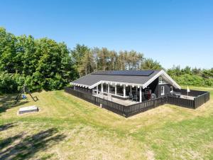 Zahrada ubytování Holiday Home Harriet - 800m from the sea by Interhome