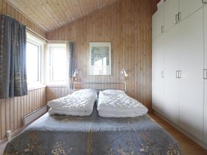 En eller flere senge i et værelse på Holiday Home Eggertsine - 300m from the sea in NW Jutland by Interhome