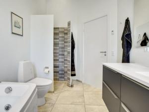 Koupelna v ubytování Holiday Home Luci - 500m from the sea by Interhome