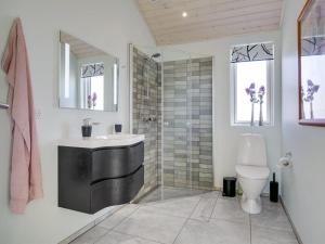 Koupelna v ubytování Holiday Home Luci - 500m from the sea by Interhome