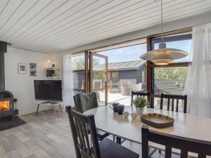 Posezení v ubytování Holiday Home Grubbe - 600m from the sea by Interhome
