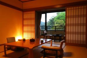 Posezení v ubytování Kawaguchiya Kinosaki Riverside Hotel