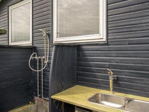 Koupelna v ubytování Holiday Home Ellynor - 200m from the sea by Interhome