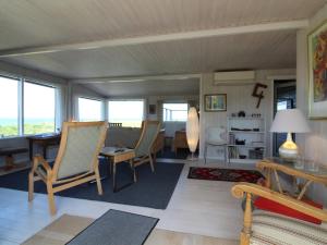 Posezení v ubytování Holiday Home Ellynor - 200m from the sea by Interhome