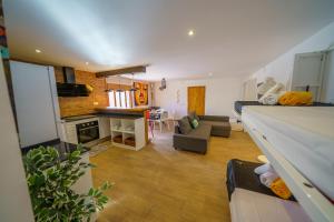 Kuchnia lub aneks kuchenny w obiekcie Refugio Lux, Piscina Privada & Aircon
