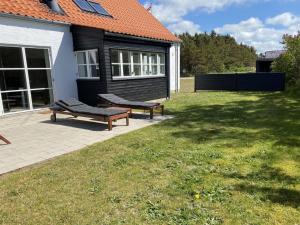Zahrada ubytování Holiday Home Marijanne - 500m from the sea by Interhome