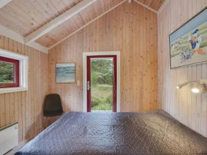 Postel nebo postele na pokoji v ubytování Holiday Home Snari - 400m from the sea in NE Jutland by Interhome