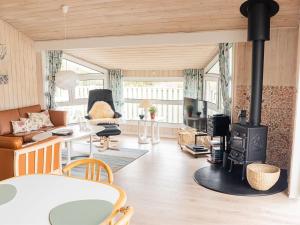 Posezení v ubytování Holiday Home Mila - 750m from the sea by Interhome