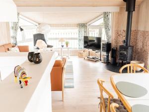 Posezení v ubytování Holiday Home Mila - 750m from the sea by Interhome