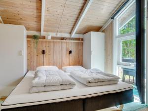 Postel nebo postele na pokoji v ubytování Holiday Home Vasa - all inclusive - 400m from the sea by Interhome