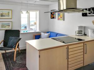 Virtuvė arba virtuvėlė apgyvendinimo įstaigoje Apartment Flaminia - 150m from the sea in NW Jutland by Interhome