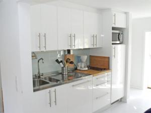 Kuchyň nebo kuchyňský kout v ubytování Apartment Märit - 300m from the sea by Interhome