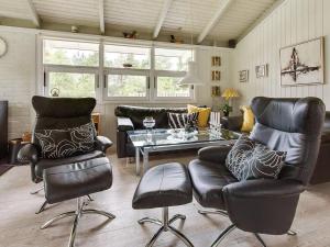 Posezení v ubytování Holiday Home Alvine - 475m from the sea by Interhome
