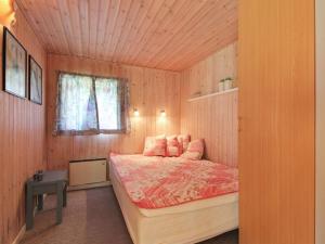 Postel nebo postele na pokoji v ubytování Holiday Home Friederike - 300m from the sea by Interhome