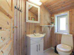 Koupelna v ubytování Holiday Home Friederike - 300m from the sea by Interhome
