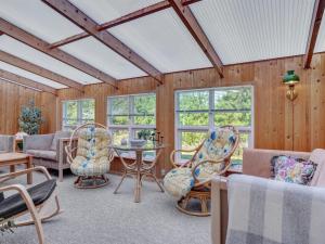 Posezení v ubytování Holiday Home Dorith - 100m from the sea by Interhome