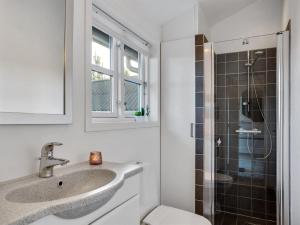 Koupelna v ubytování Holiday Home Dorthea - 200m from the sea by Interhome
