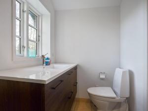 Koupelna v ubytování Holiday Home Dorthea - 200m from the sea by Interhome