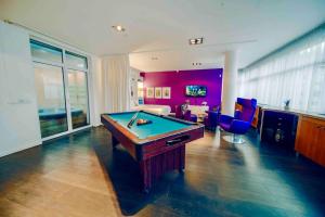 Biliár nebo kulečník v ubytování Miami Lovely romantic Garden apartment with whirlpool