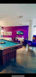 Biliár nebo kulečník v ubytování Miami Lovely romantic Garden apartment with whirlpool