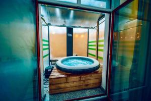Fotografie z fotogalerie ubytování Miami Lovely romantic Garden apartment with whirlpool v Praze