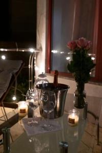 Posezení v ubytování Miami Lovely romantic Garden apartment with whirlpool