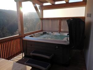 a jacuzzi tub in the middle of a balcony at Ferienhaus Schilcherland in Hochneuberg