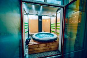 Fotografie z fotogalerie ubytování Miami Lovely romantic Garden apartment with whirlpool v Praze