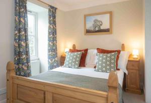 Uma cama ou camas num quarto em Cross Keys Inn Ettrickbridge