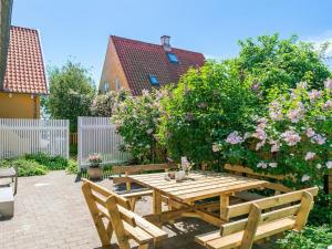 Zahrada ubytování Holiday Home Elnara - 900m from the sea by Interhome