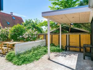 Zahrada ubytování Holiday Home Elnara - 900m from the sea by Interhome