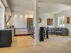 Posezení v ubytování Holiday Home Elnara - 900m from the sea by Interhome
