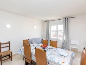 A seating area at Apartment Policar by Interhome Még 13 kép