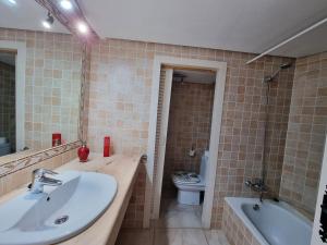 Kúpeľňa v ubytovaní Apartamentos Eurhostal 3000